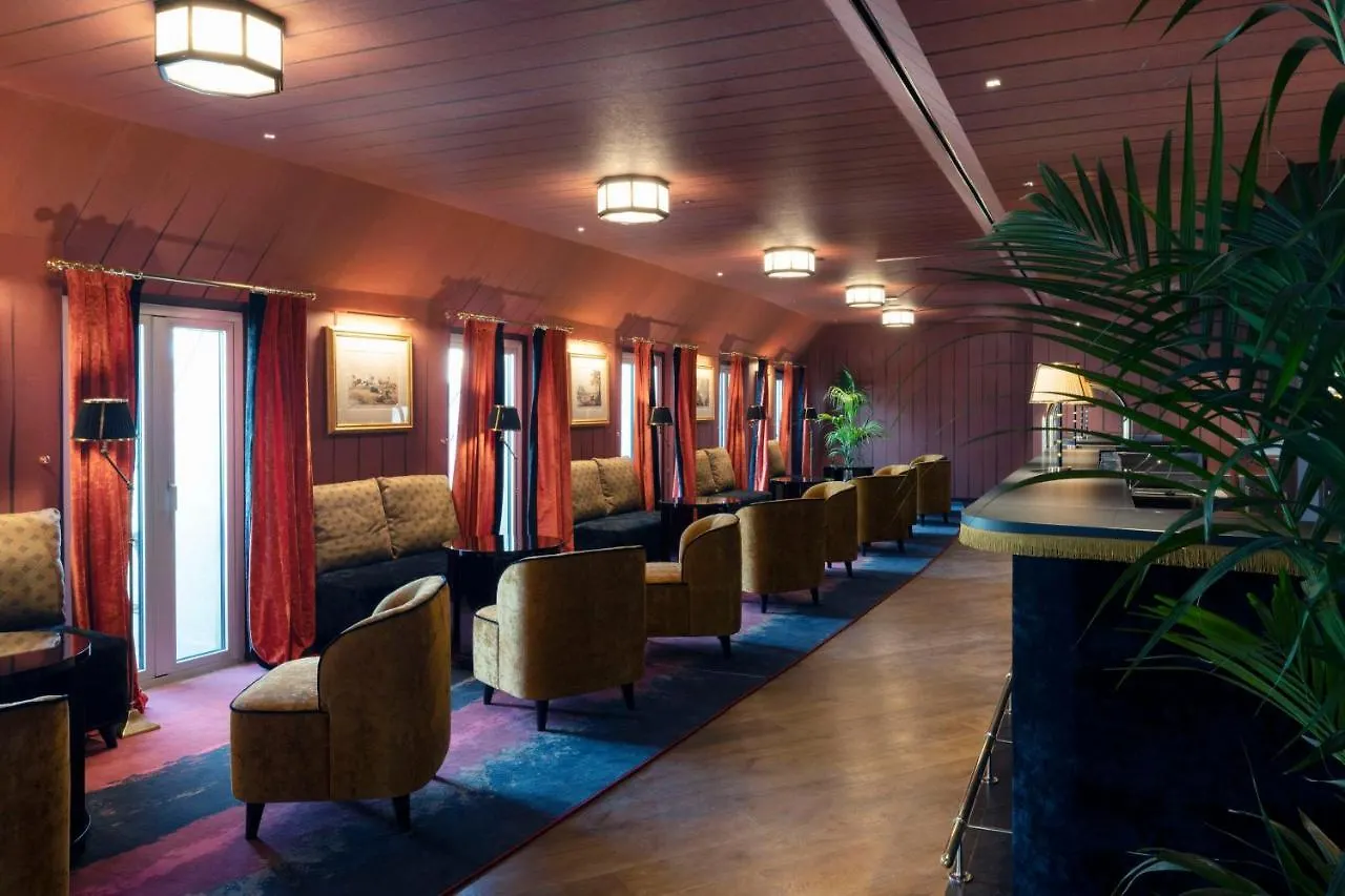 Radisson Collection Hotel, Santa Sofia Milano 5*,