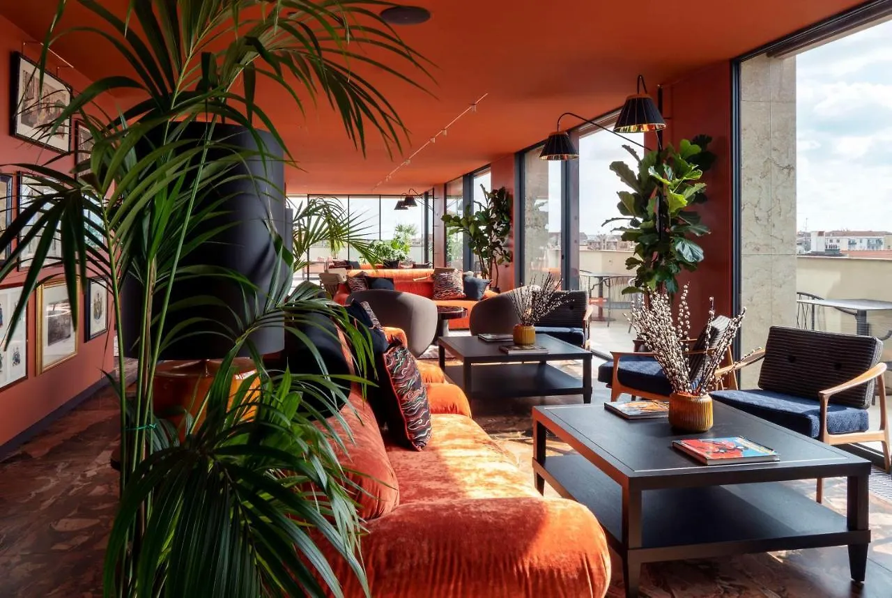 ***** Otel Radisson Collection Hotel, Santa Sofia Milano İtalya